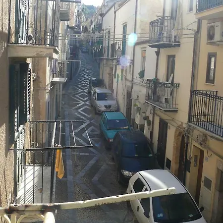 Casa Adriana In Via Spinuzza Feriehus Cefalù