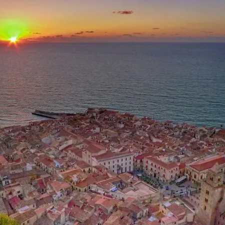 Casa Adriana In Via Spinuzza Feriehus Cefalù